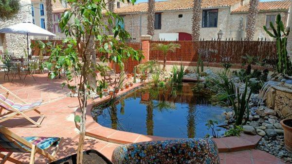 El Castell Embruixat Hotel Saint-Hippolyte  Exterior photo