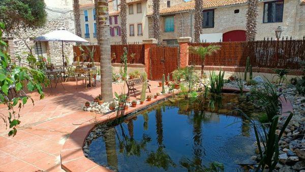 El Castell Embruixat Hotel Saint-Hippolyte  Exterior photo