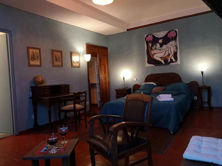 El Castell Embruixat Hotel Saint-Hippolyte  Exterior photo